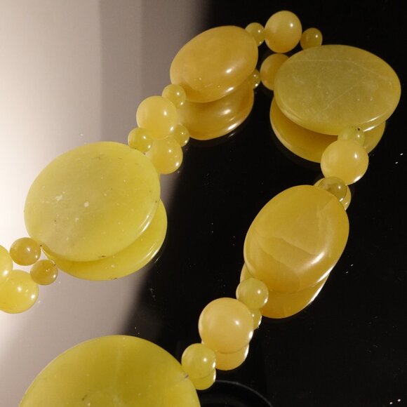 Vintage Lemon Yellow Jade  Beaded Necklace with Green Floral Earrings Set - Picture 4 of 5